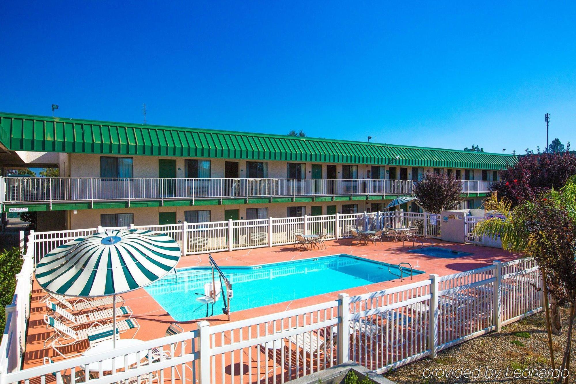 University Inn Fresno Eksteriør bilde